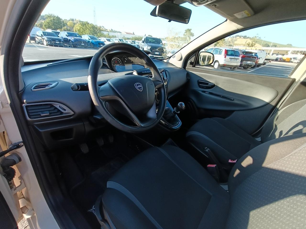 Lancia Ypsilon 1.2 69 CV 5 porte GPL Ecochic Silver
