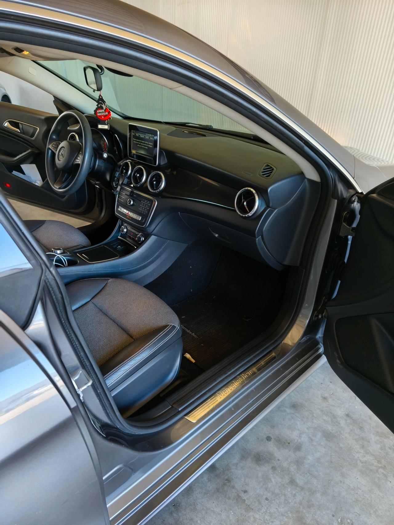 Mercedes-benz CLA 200d 4Matic Premium