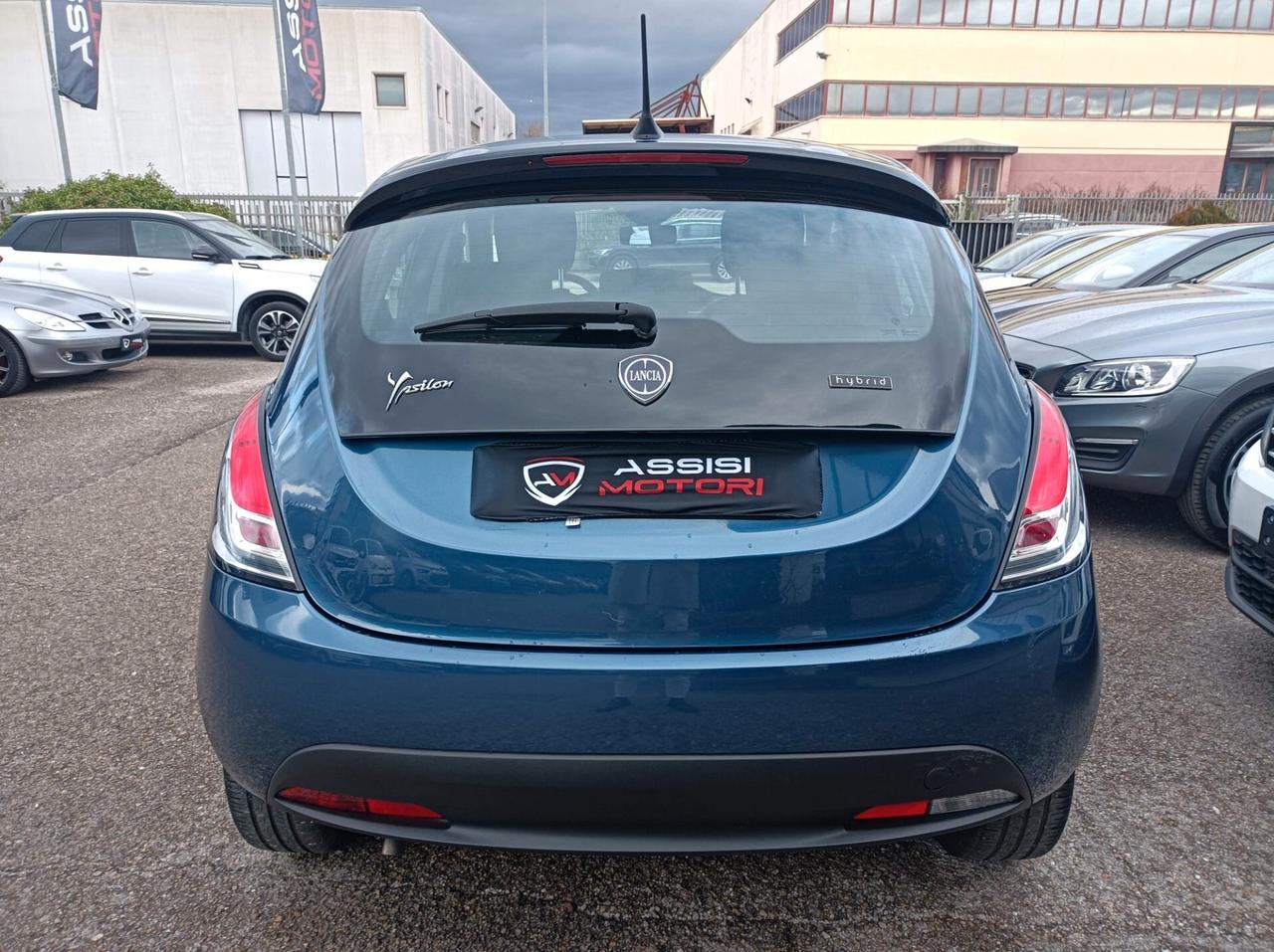 Lancia Ypsilon 1.0 FireFly 5 porte S&S Hybrid Ecochic Silver