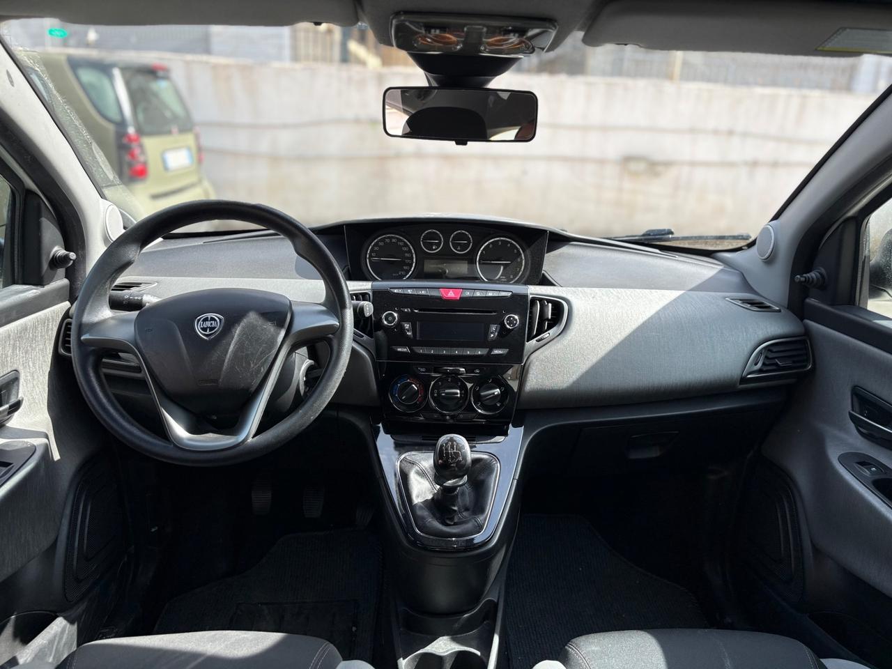 Lancia Ypsilon 1.2 benzina 69 CV 5 porte
