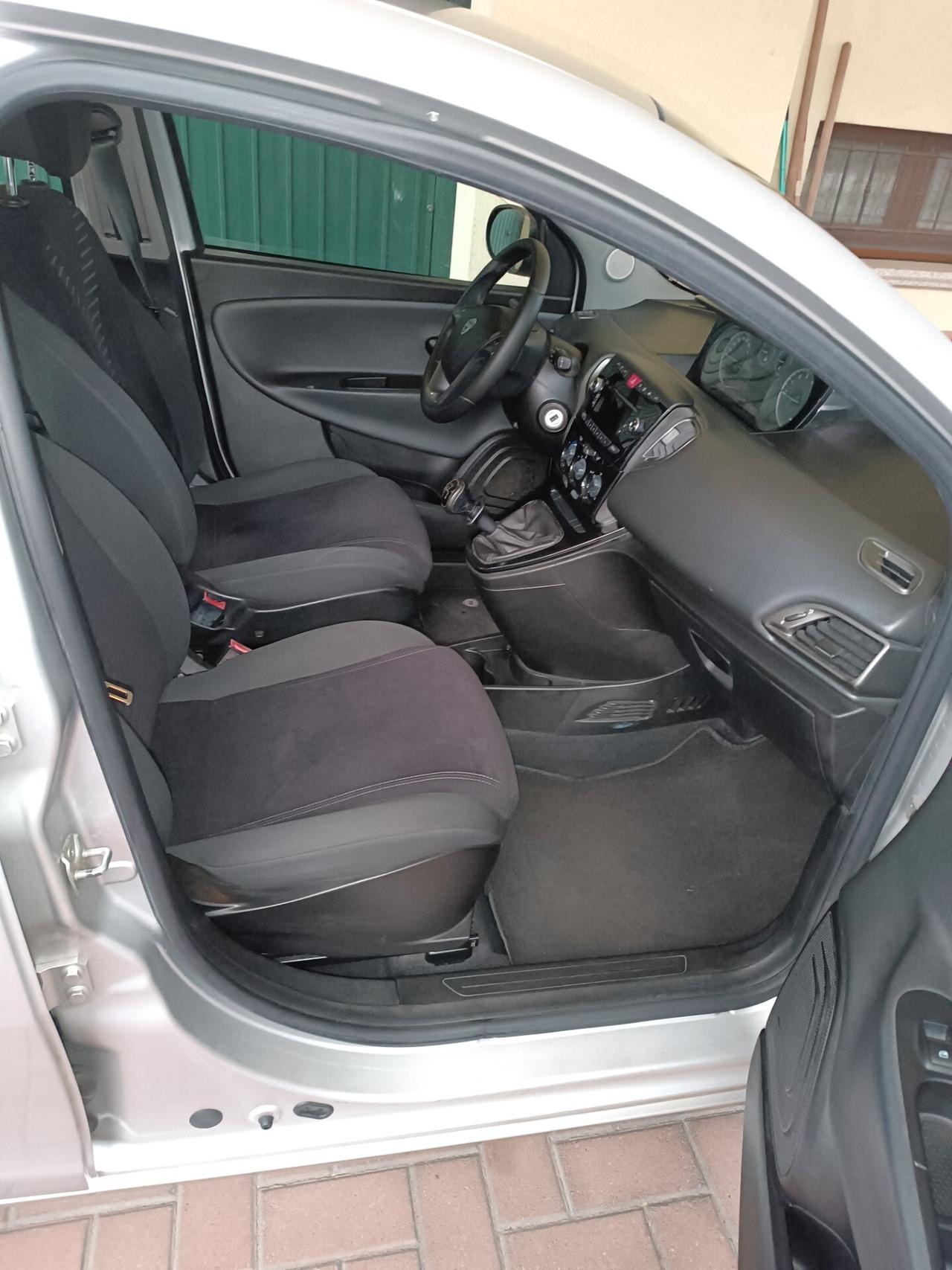 Lancia Ypsilon 1.2 69 CV 5 porte GPL Ecochic Gold