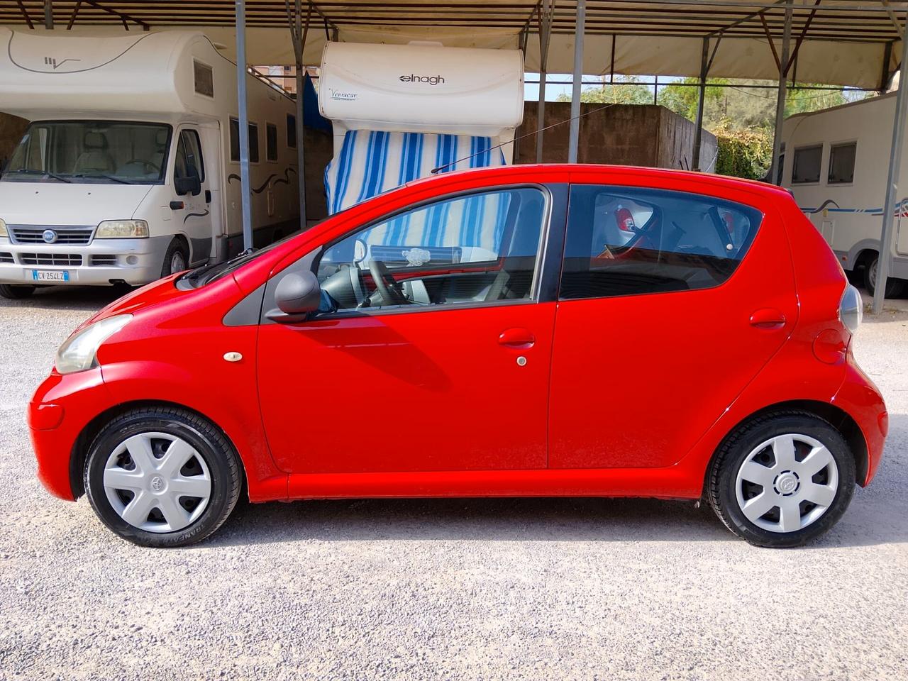 Toyota Aygo 1.0 12V VVT-i 5 porte Now 2011