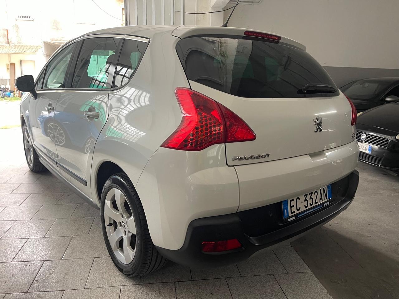 Peugeot 3008 1.6 HDi 110CV cambio robotizzato Premium