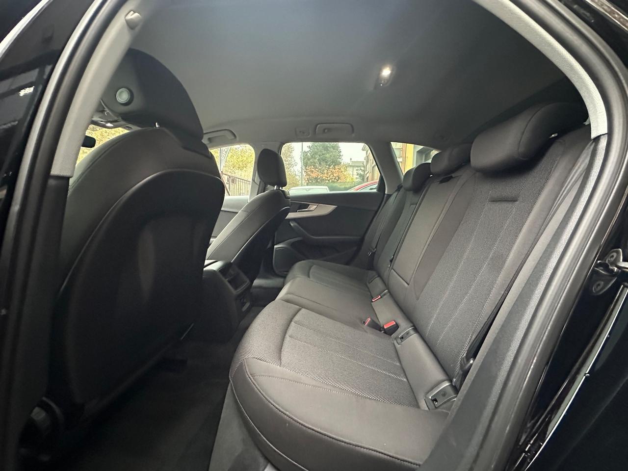 Audi A4 Avant 30 TDI/136 CV S tronic Business Advanced