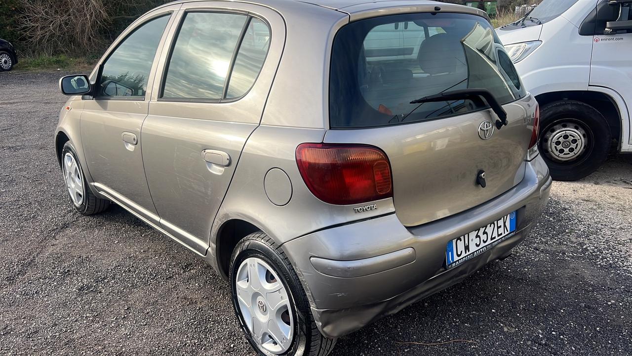 Toyota Yaris 1.0i 16V cat 5 porte Sol