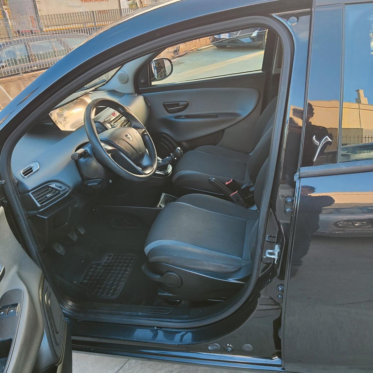 Lancia Ypsilon 1.2 69 CV 5 porte GPL Ecochic Silver