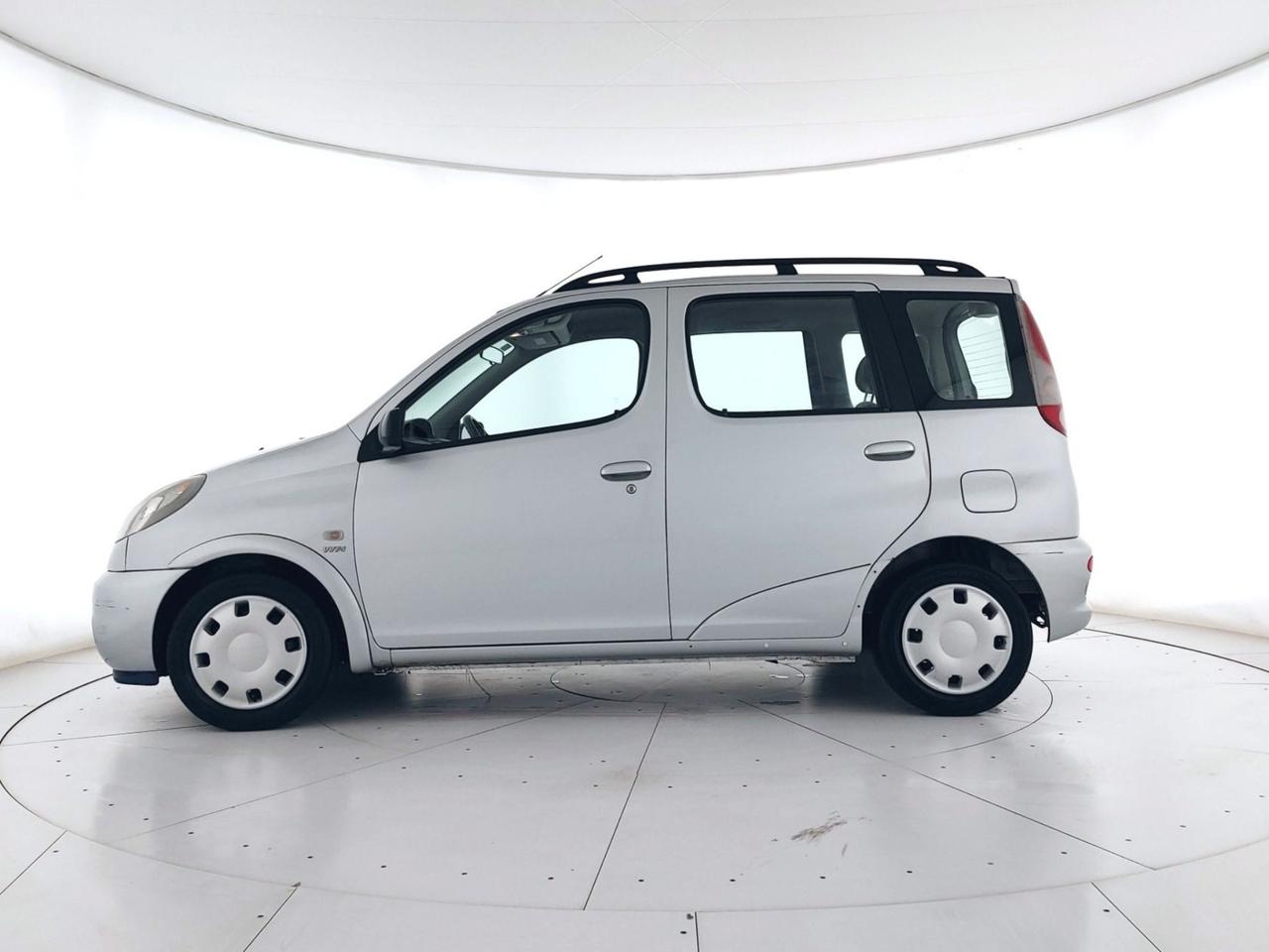 TOYOTA Yaris Verso 1.3 Luna X COMMERCIANTI