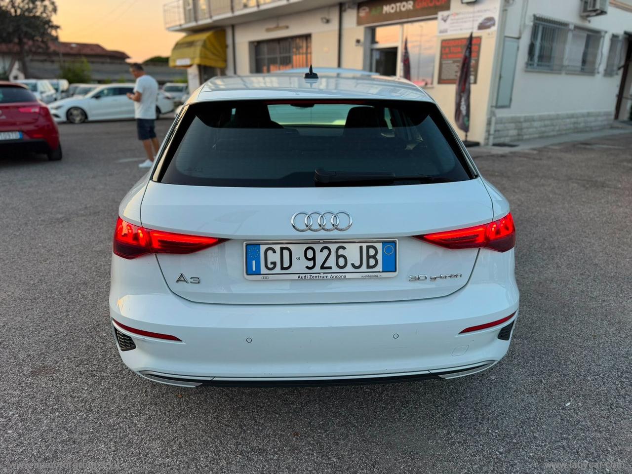 AUDI A3 SPB 30 g-tron S tronic Business Adv.