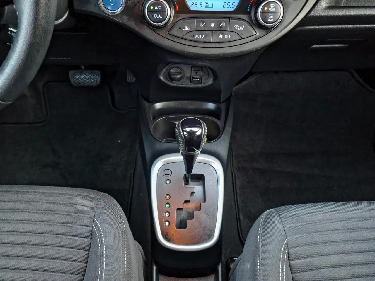 Toyota Yaris 1.5 Hybrid 5 porte Business 2017-E6B Automatico