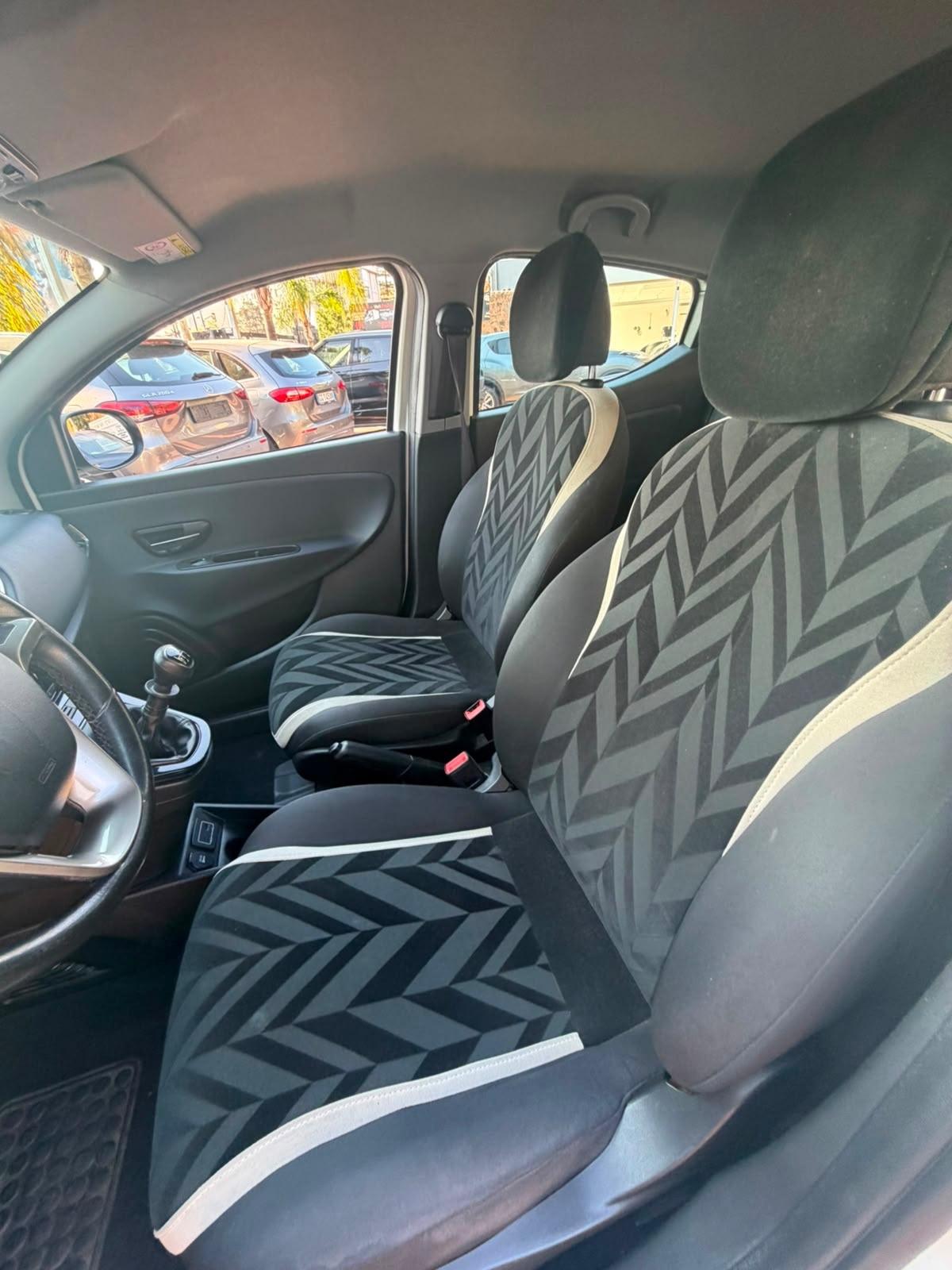 Lancia Ypsilon 1.2 69 CV 5 porte Platinum PREZZO 6990