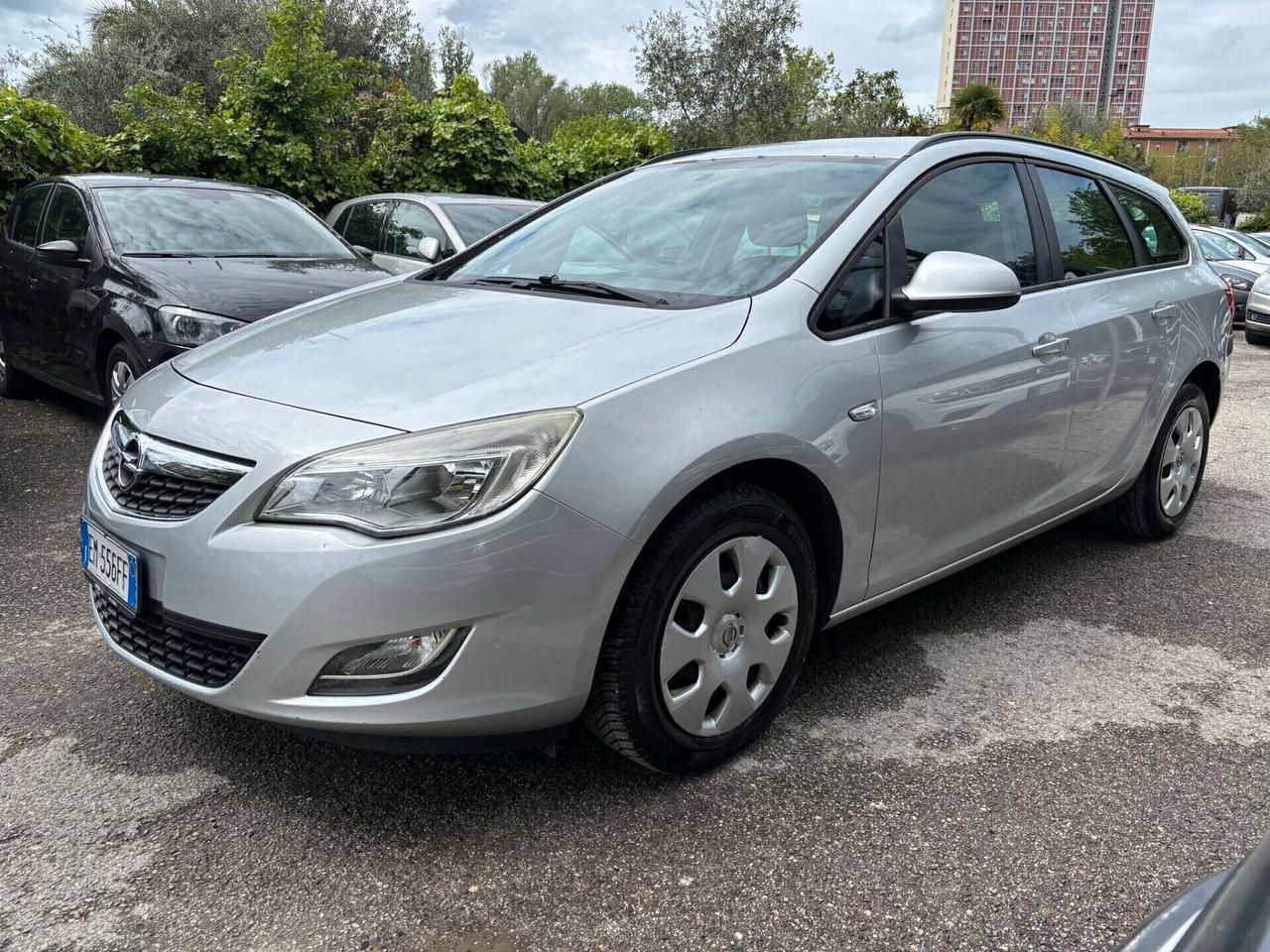 Opel Astra 1.4 100CV Sports Tourer Cosmo ok Neopatentati