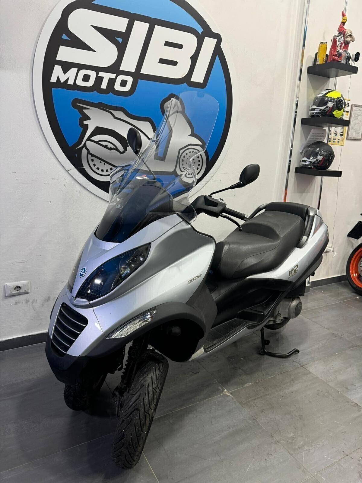 Piaggio MP3 250