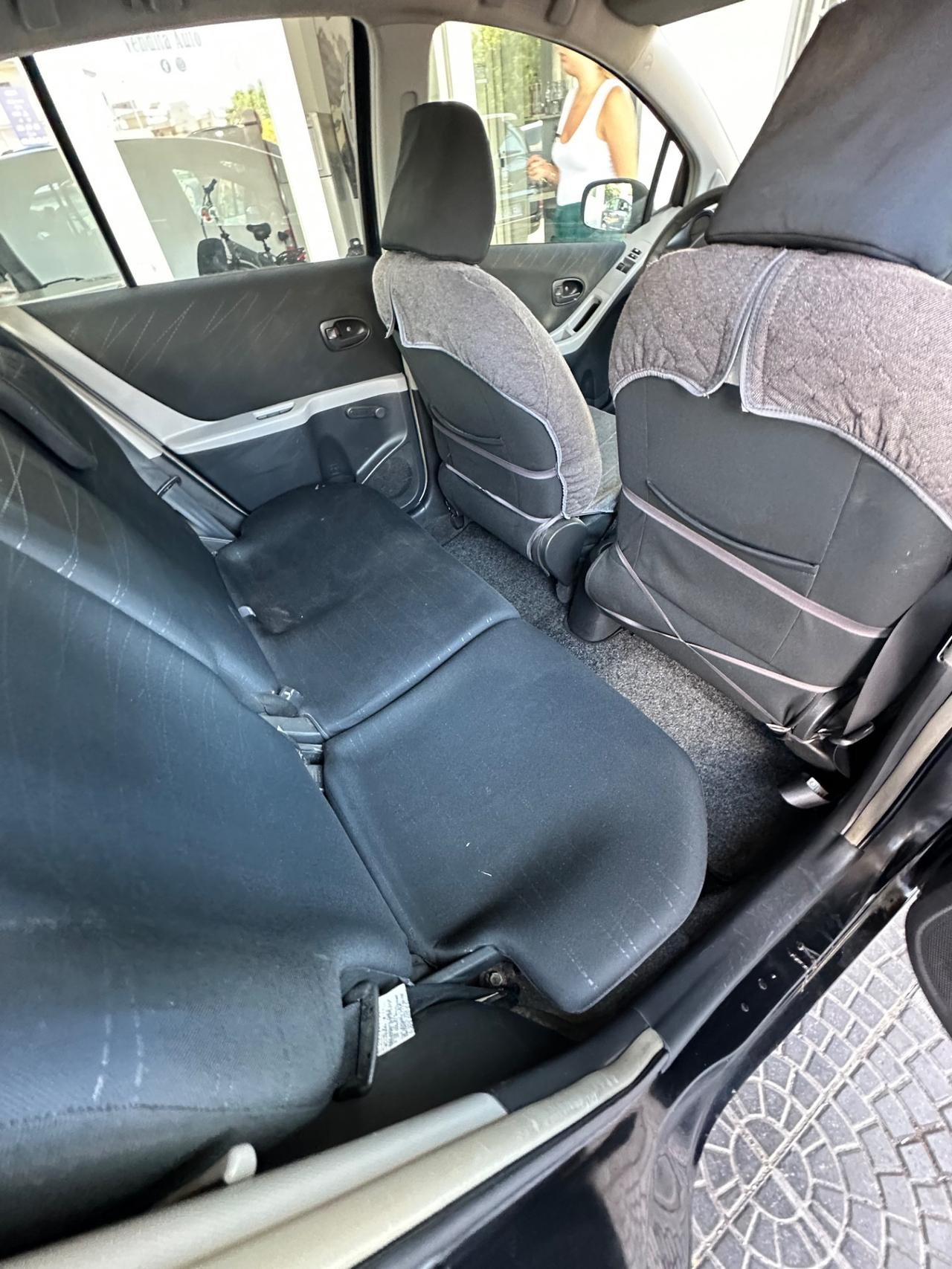 Toyota Yaris 1.3i 16V cat 5 porte Sol