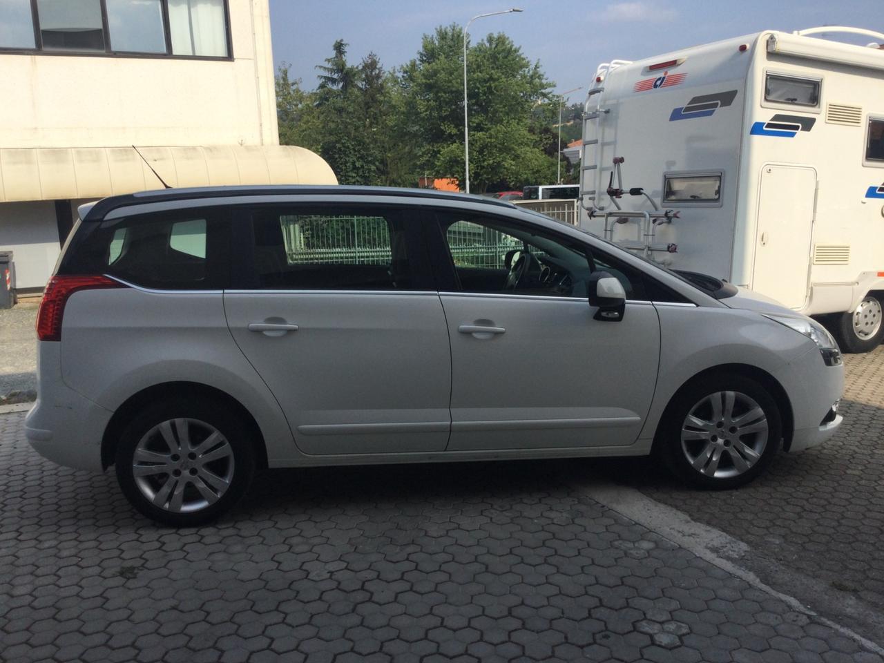 Peugeot 5008 1.6 HDi 115CV Allure