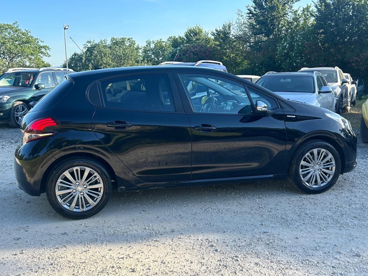 Peugeot 208 PureTech 82 5 porte Allure neopatentati permute