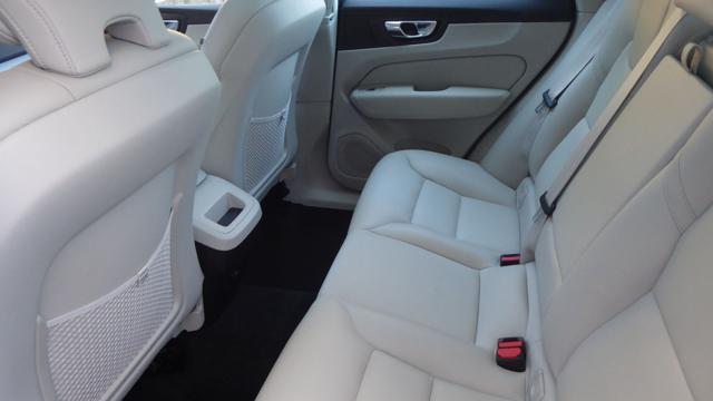 VOLVO XC60 B4 (d) AWD automatico Plus Bright