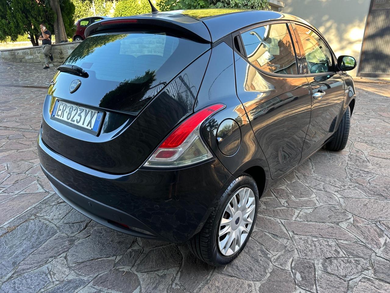 Lancia Ypsilon 1.2 69 CV 5 porte S&S Gold NEOPATENTATI