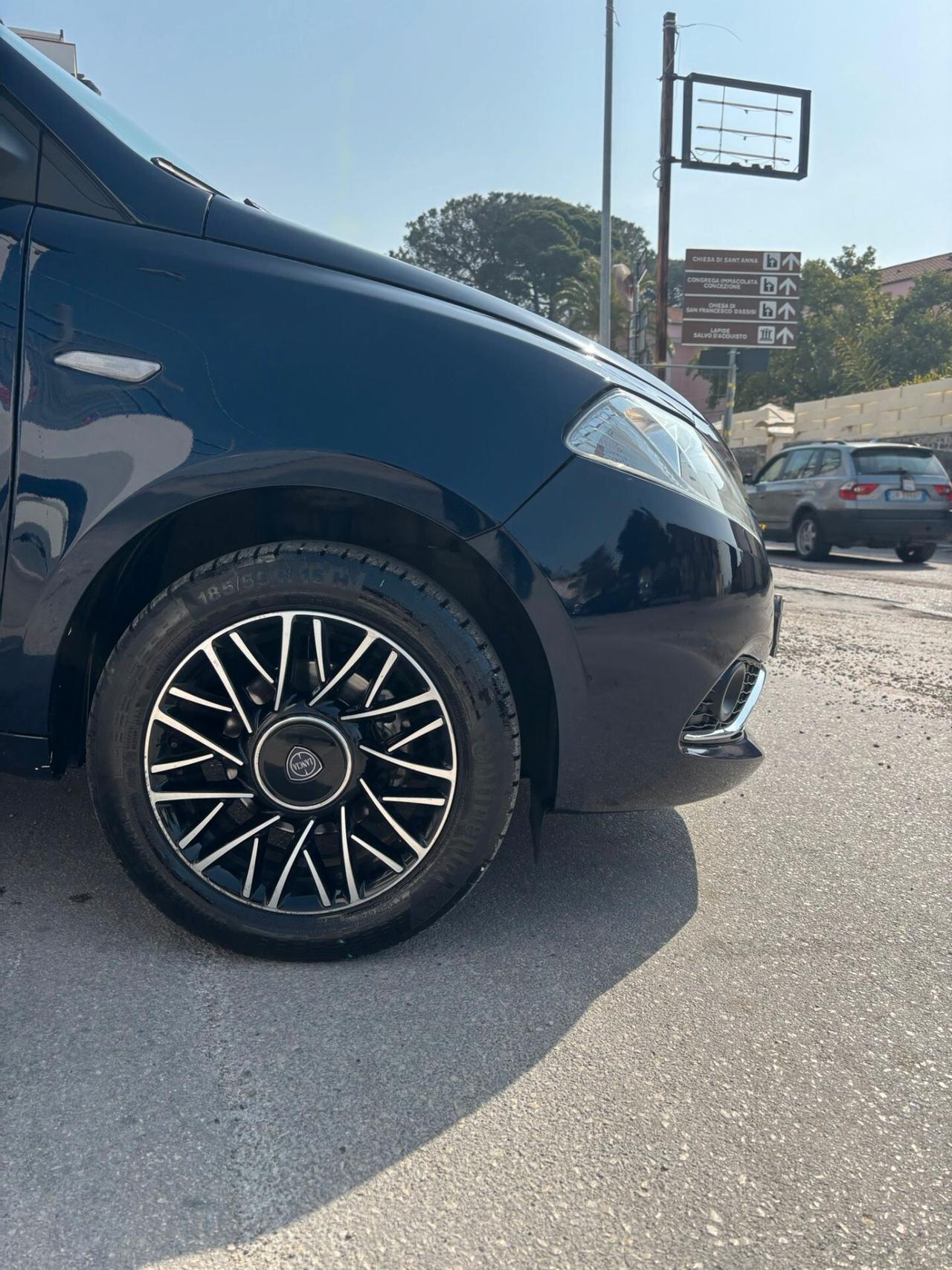 Lancia Ypsilon 1.2 69 CV 5 porte S&S Gold