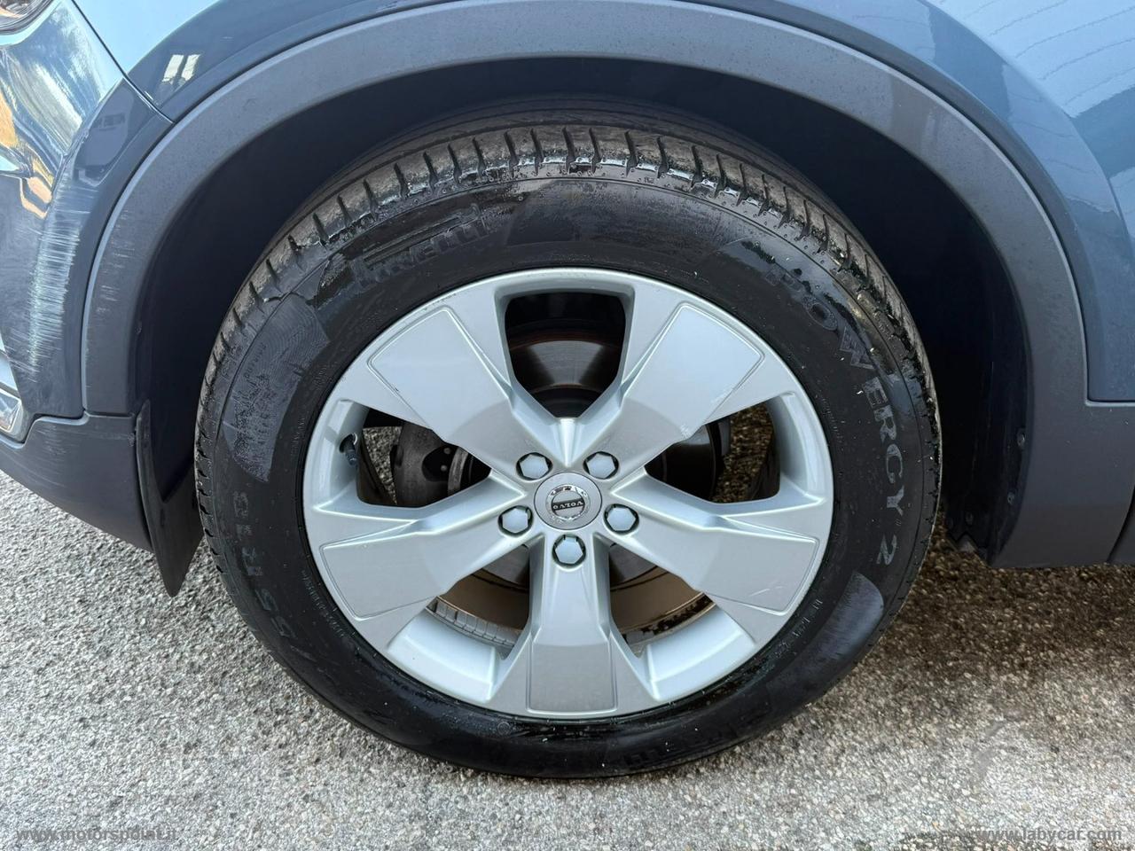 VOLVO XC40 T2 Geartronic Momentum Pro