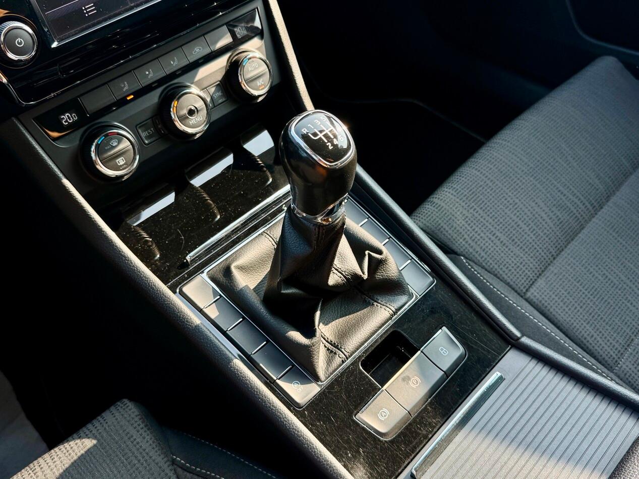 Skoda Superb Wagon Superb wagon 1.6 tdi Ambition