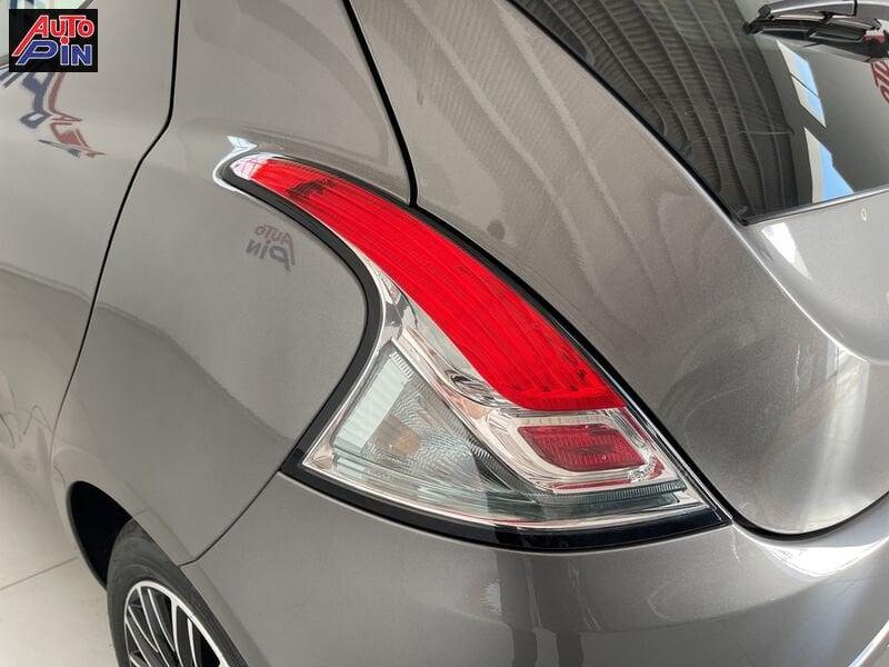 Lancia Ypsilon 1.0 FireFly 5 porte S&S Hybrid Platino