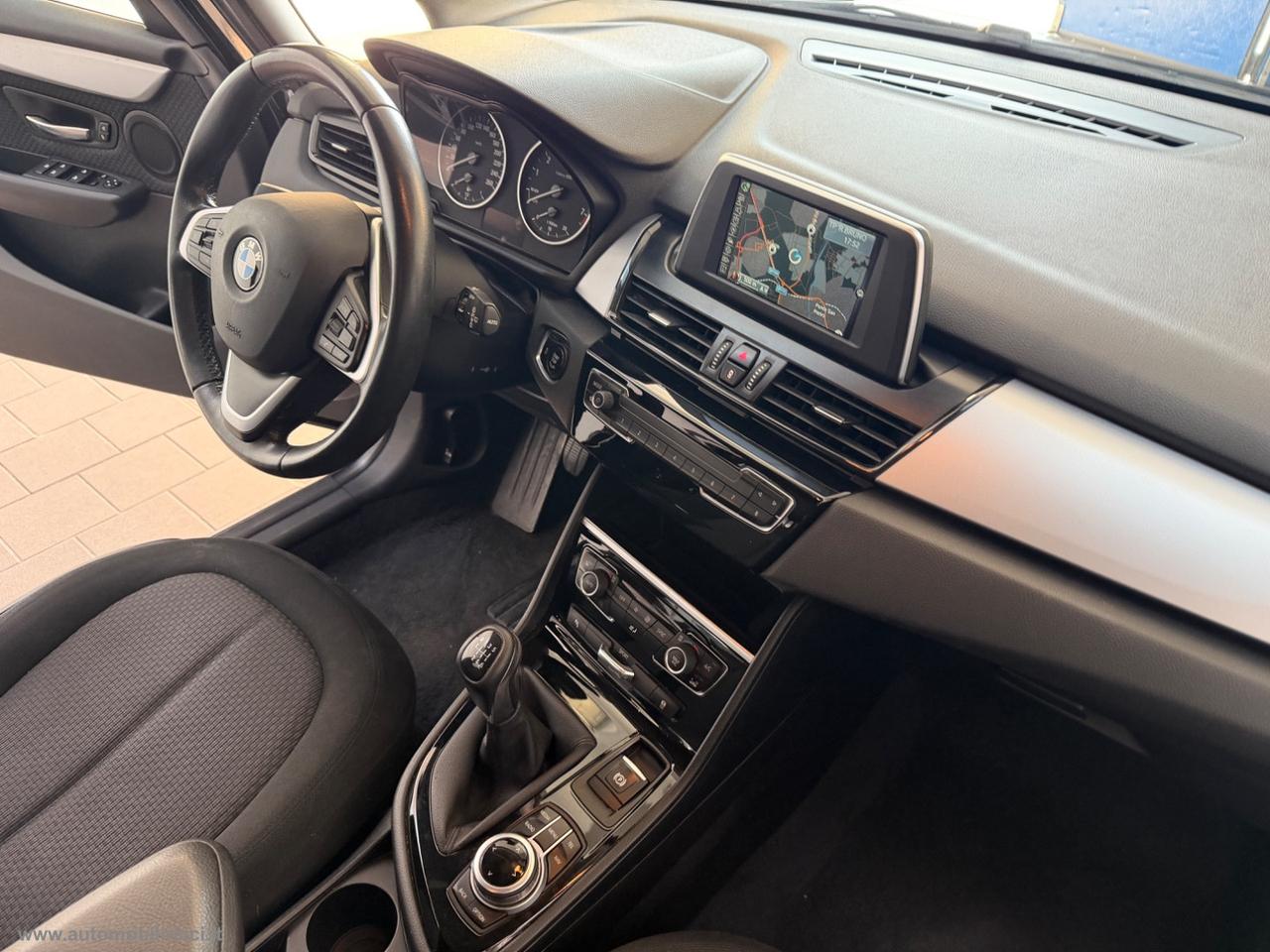BMW 220i Active Tourer Advantage