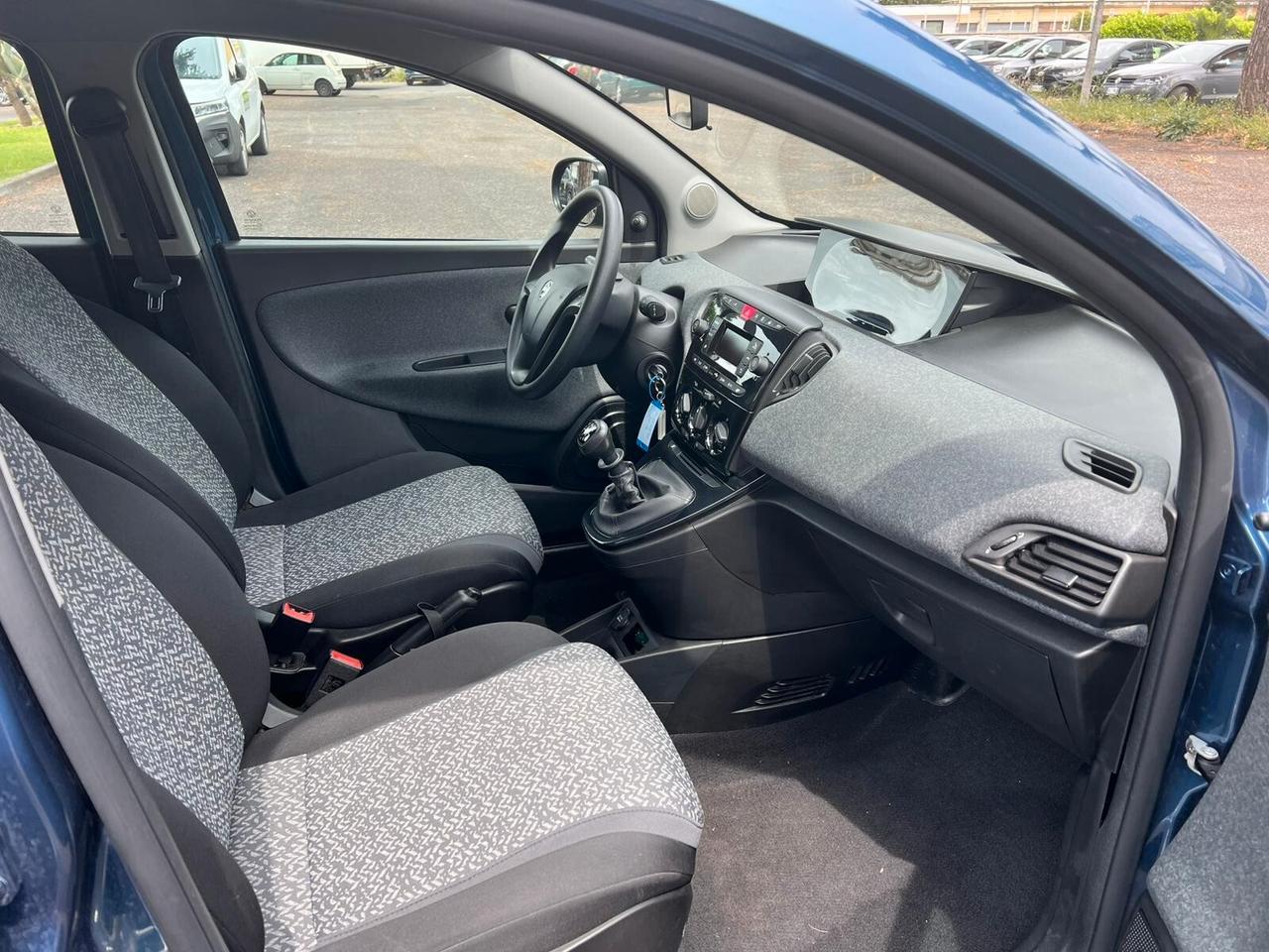Lancia Ypsilon 1.0 FireFly 5 porte S&S Hybrid Ecochic Silver