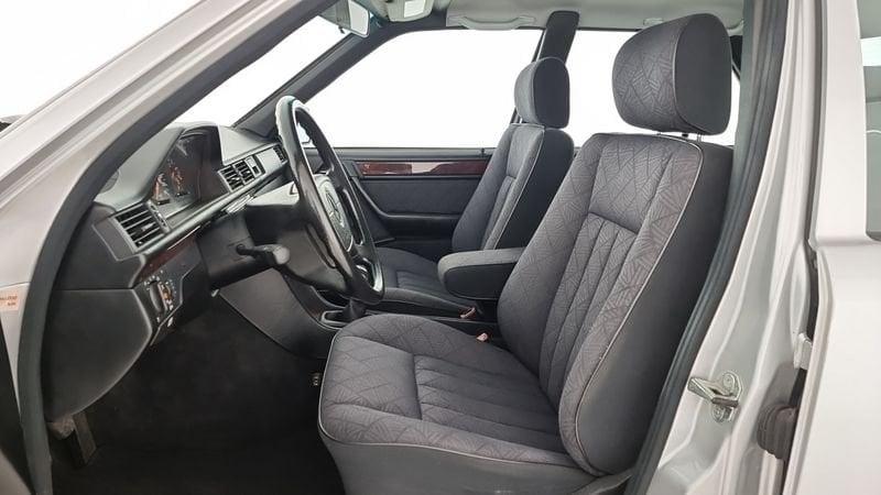 Mercedes-Benz Serie E E 200 cat Elegance ASI
