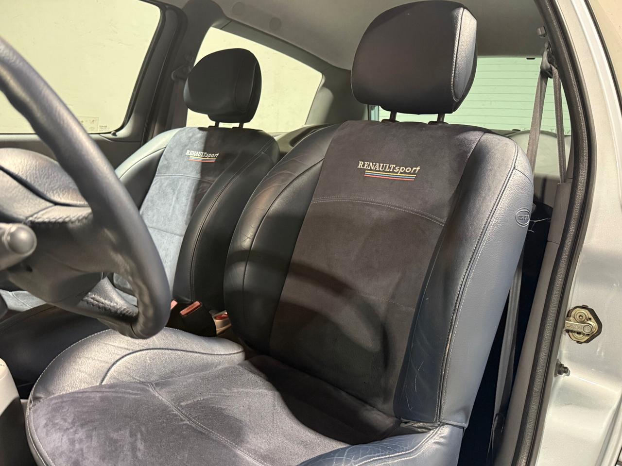 Renault Clio 3.0 V6 24V cat 3 porte Sport