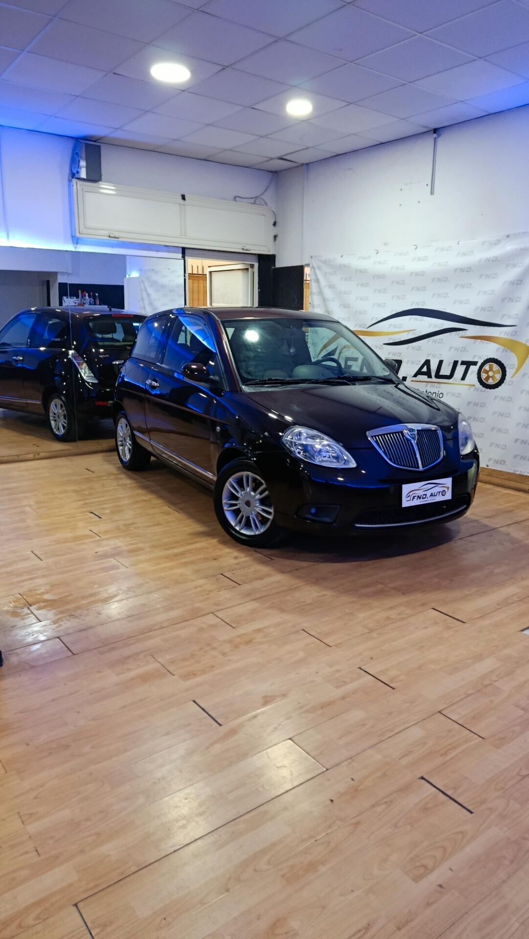 Lancia Ypsilon 1.3 MJT 75 CV Platino