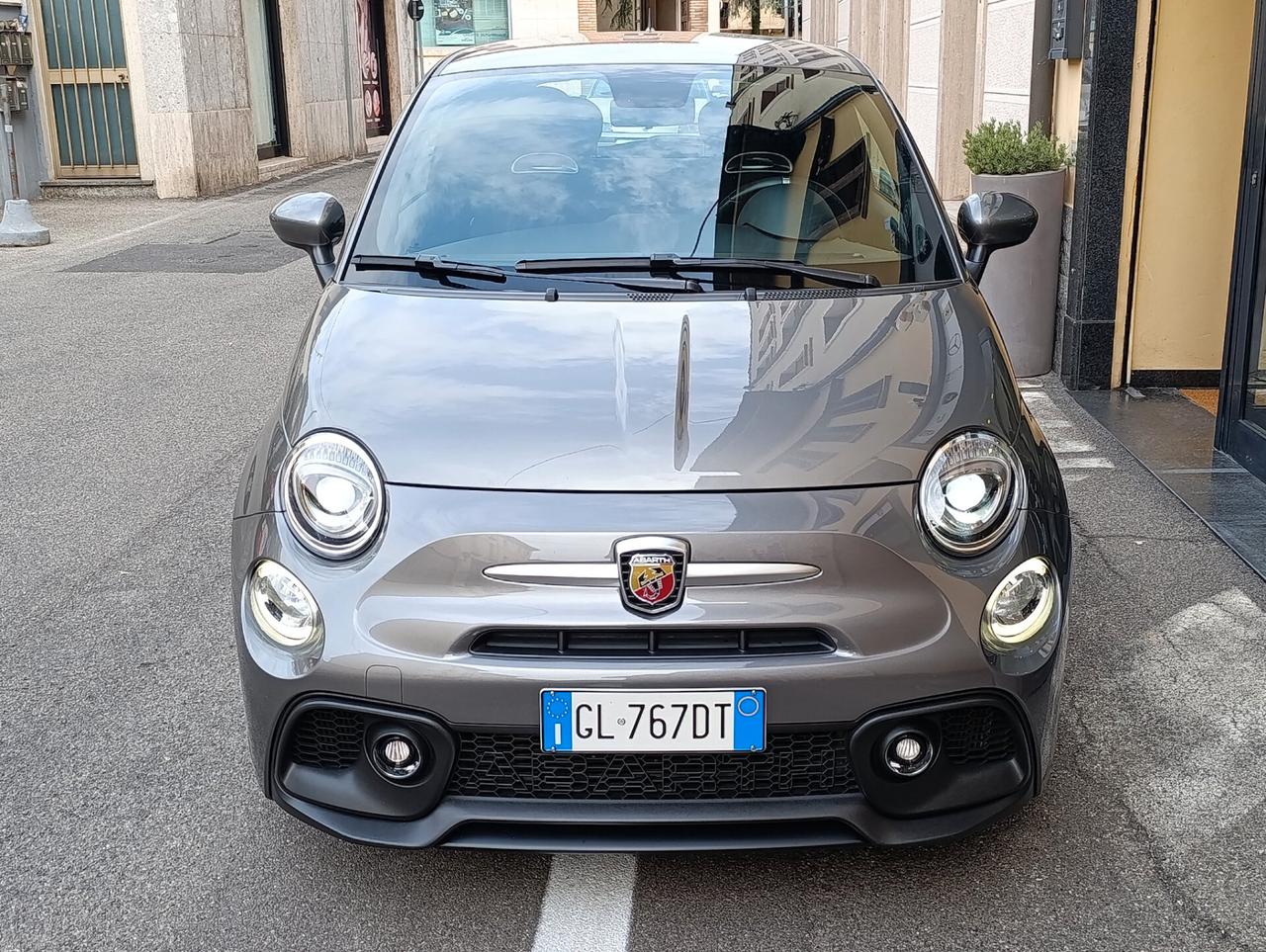 Abarth 595 1.4 t-jet 165cv km 26.940 nuova! Garanzia Abarth!