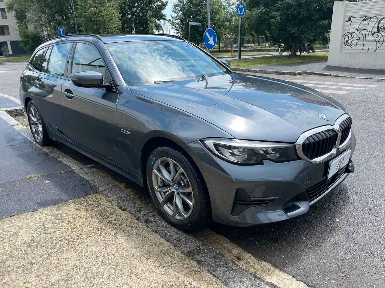 BMW 320 e Plug-in Hybrid Touring Sport AUT/NAV/CAMERA/LED