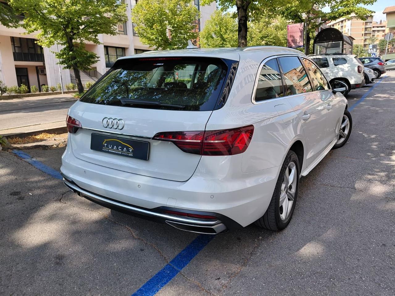 Audi A4 Business Advanced 40g-tron #11848