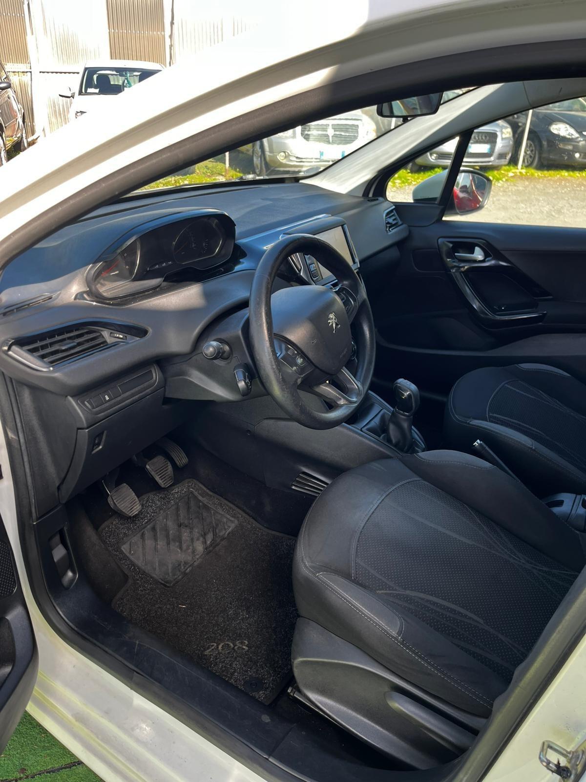 Peugeot 208 1.4 e-HDi 68 CV S&S robotizzato 5 porte Active