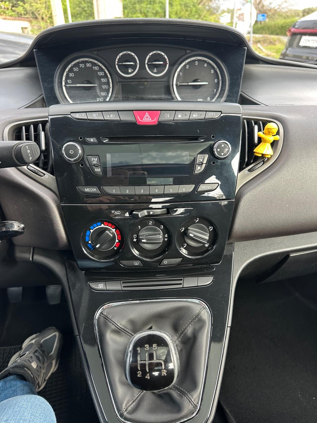 Lancia Ypsilon 1.2 69 CV 5 porte GPL Ecochic Platinum