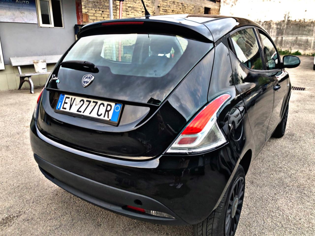Ypsilon 0.9 85 CV Metano Ecochic Gold 2014