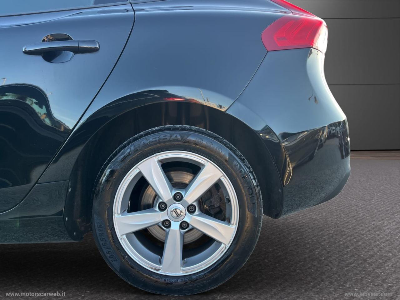 VOLVO V40 D2 Momentum