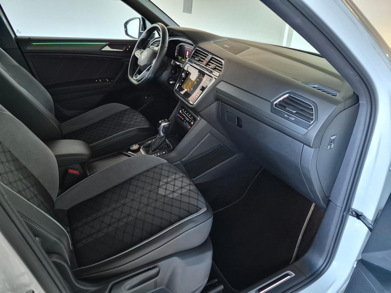 Volkswagen Tiguan ALLSPACE 2.0 TDI R-LINE 4MOTION 7 POSTI DSG LED NAVI APPLE CAR PLAY/ANDROID AUTO 360° ACC C.19 WIRELESS AMBIENT LIGHT