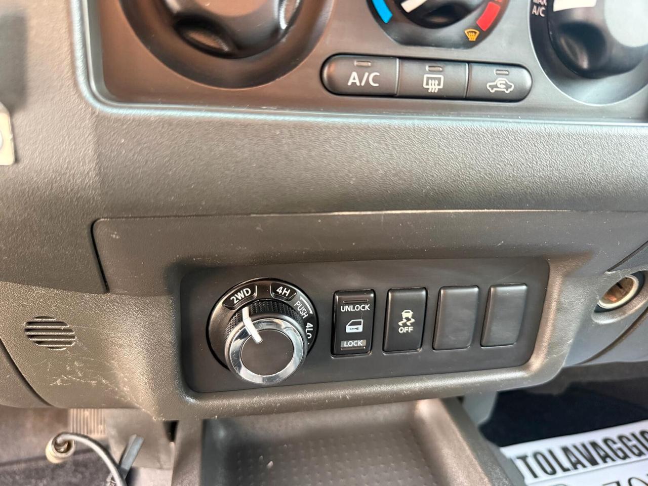 Nissan Navara 2.5 dCi 190CV 4 porte doppia cabina