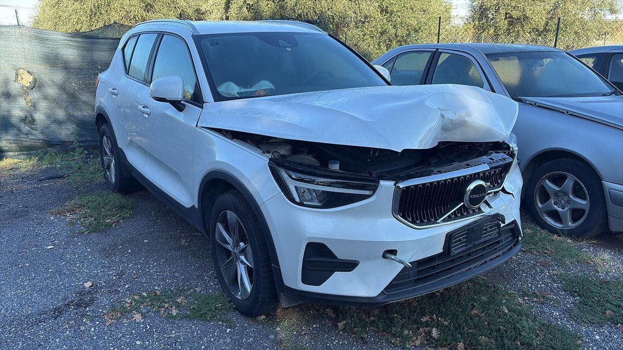 Volvo XC40 incidentata