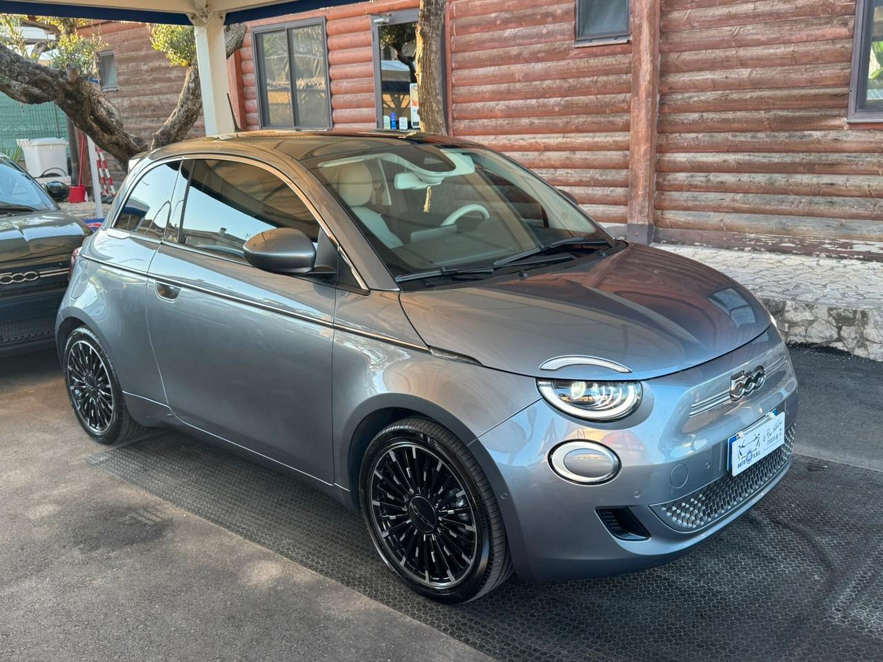 Fiat 500 500e Berlina 42 kWh La Prima