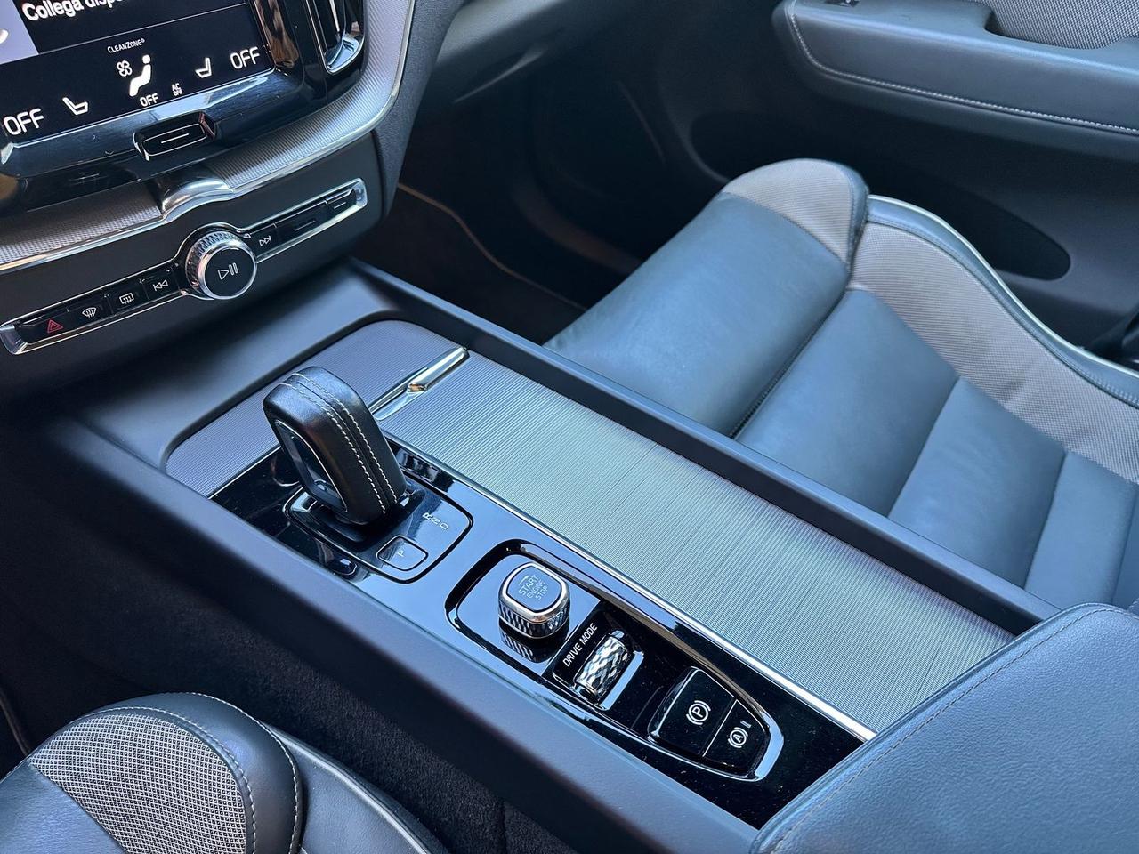 Volvo XC 60 R Design 2.0 B4 MHEV #6137