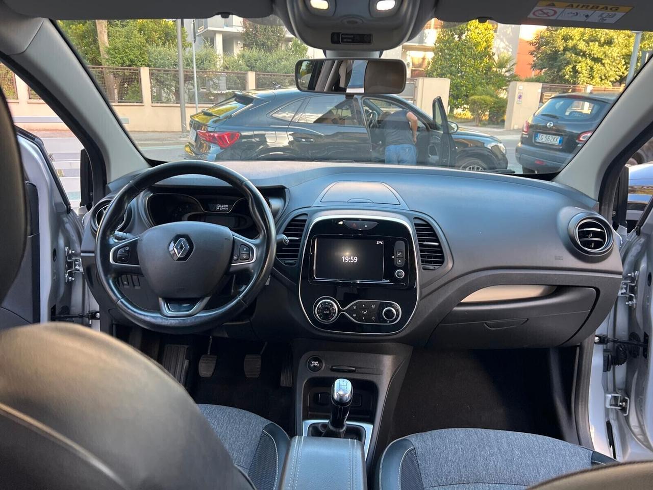 RENAULT CAPTUR dCi 90cv EDC SPORT EDITION NEOPATENTATI