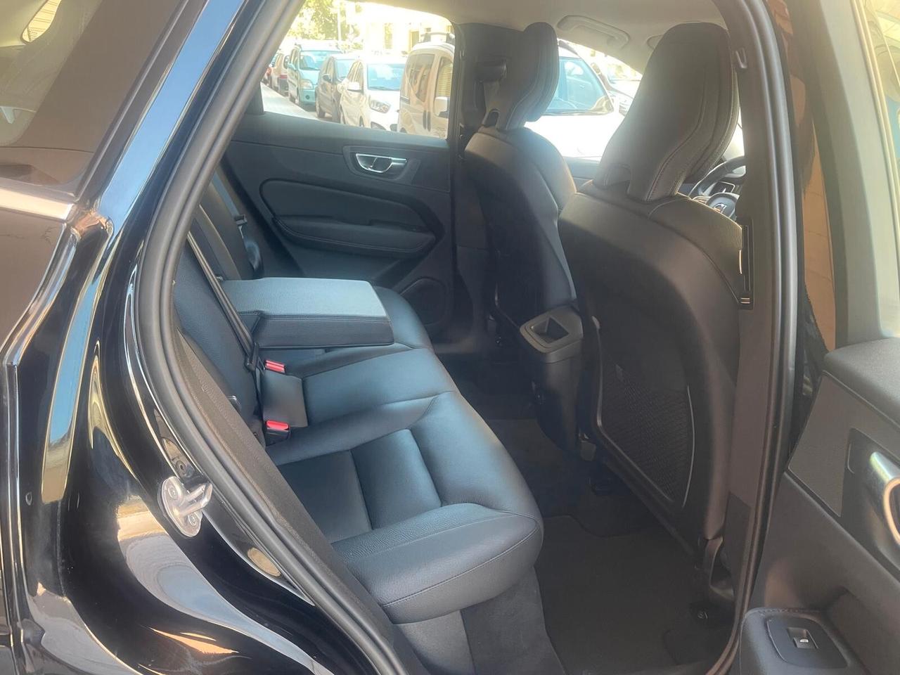Volvo XC60 B4 (d) 197cv automatico INSCRIPTION PELLE NAVY LED 19