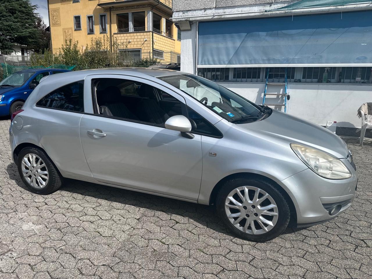 Opel Corsa 1.2 3 porte Club