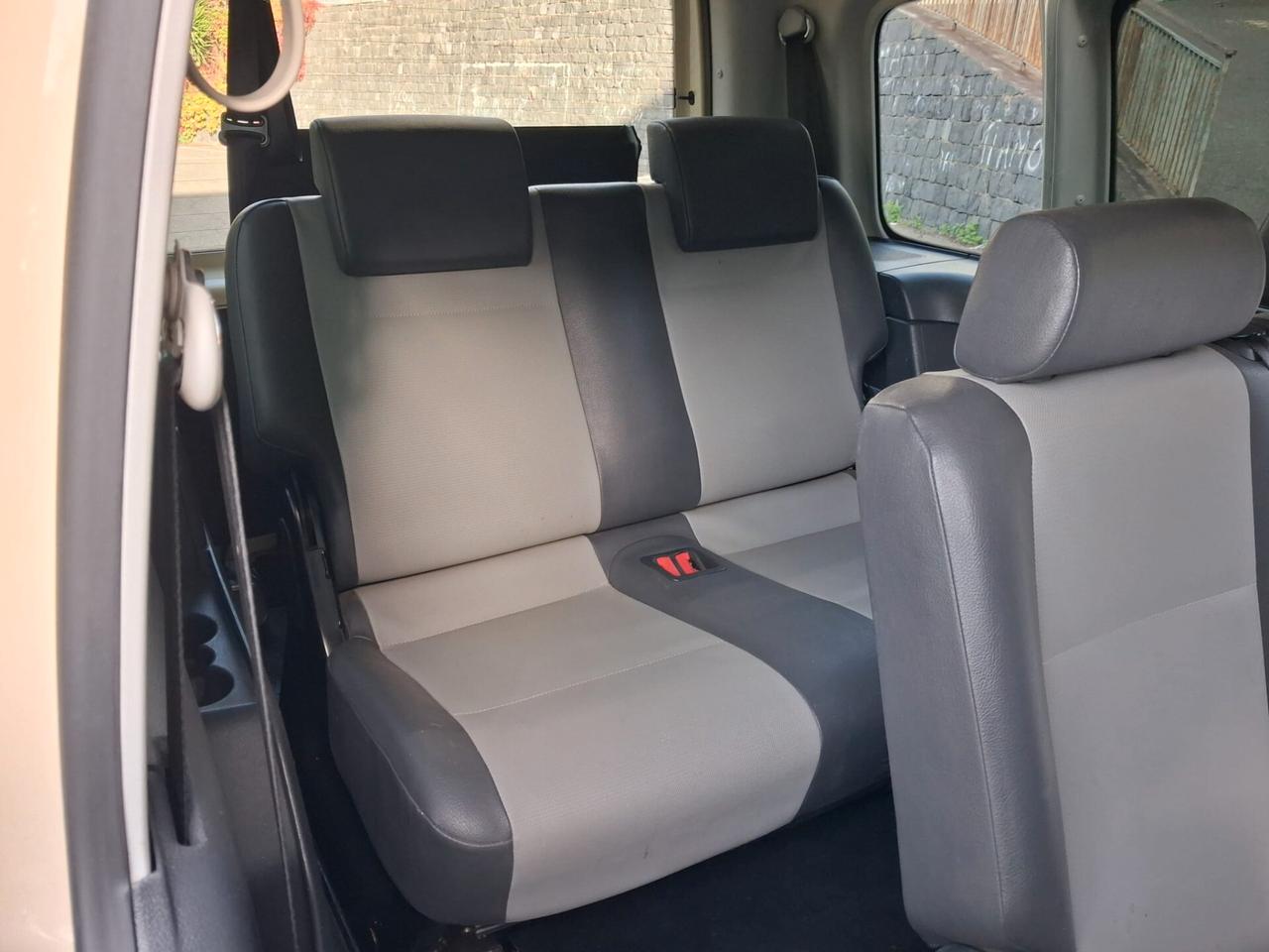 Volkswagen Caddy Pianale ribassato con rampa disabili in carrozzina