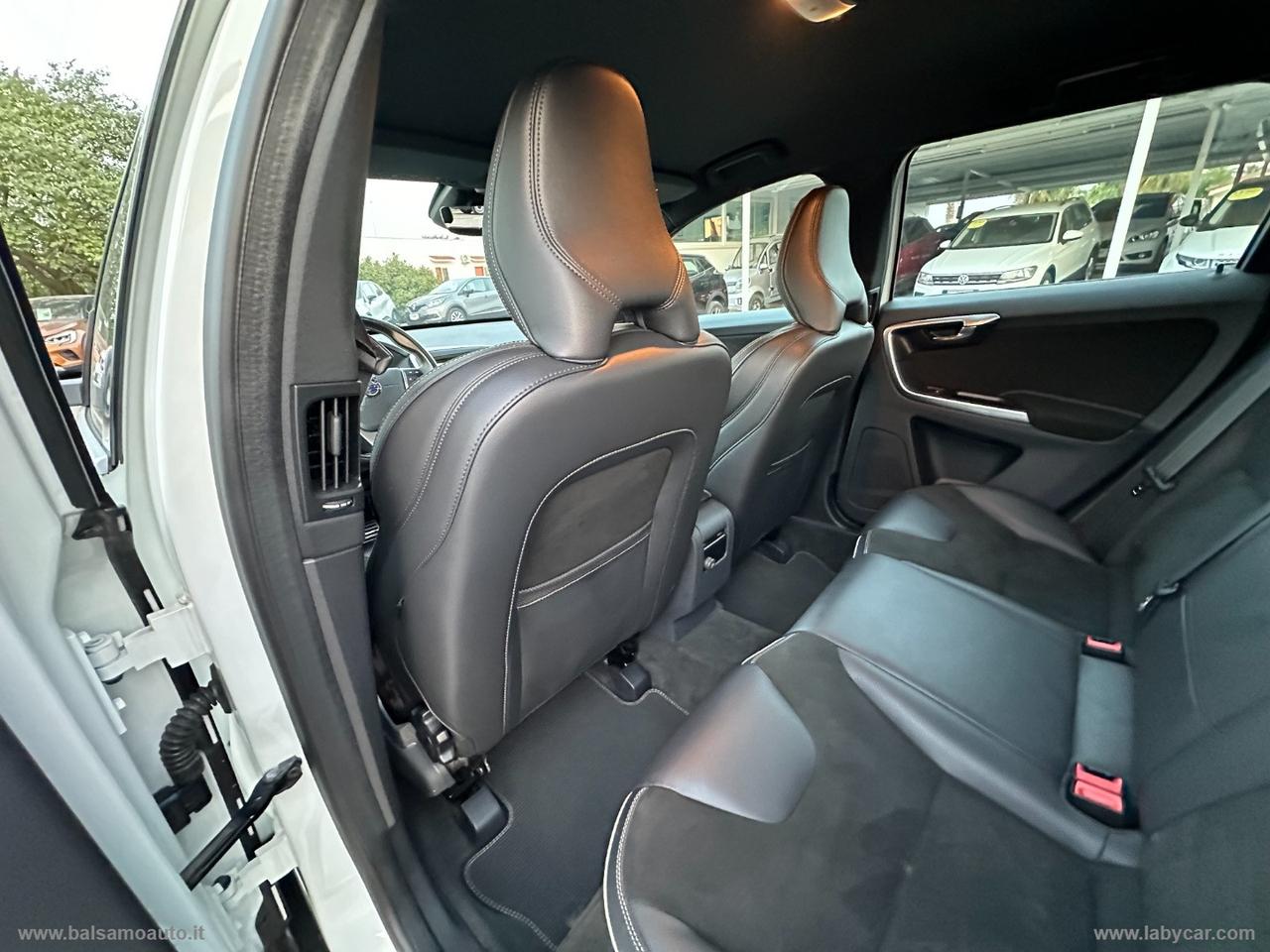 VOLVO XC60 D4 AWD R-design Momentum