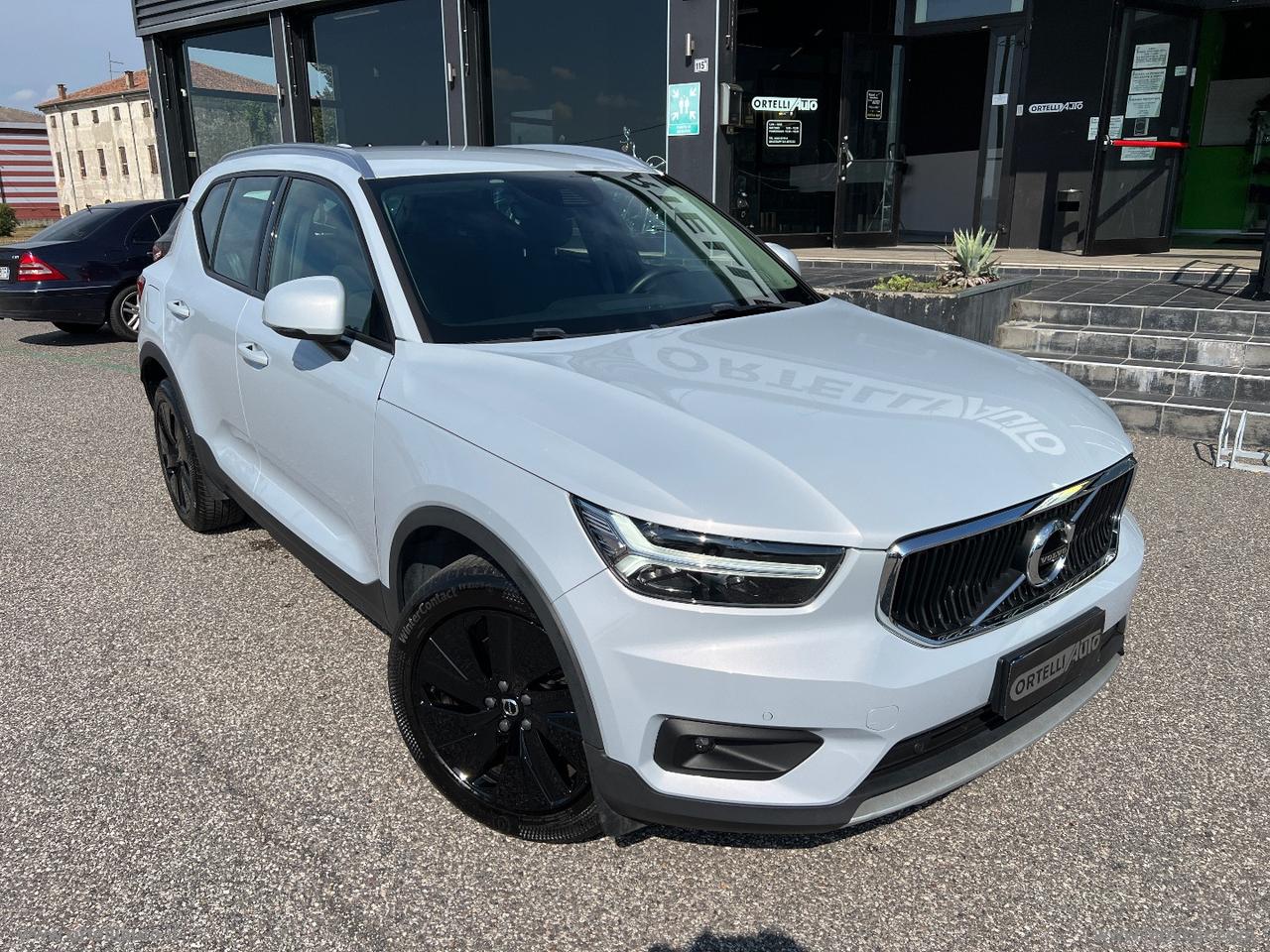 VOLVO XC40 D3 AWD Geartronic Momentum Pro IVA DEDUCIBILE