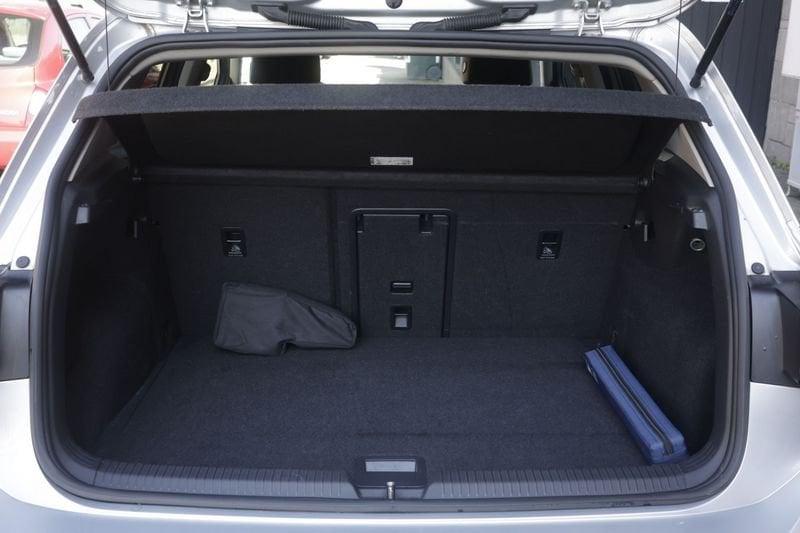 Volkswagen Golf Volkswagen Golf 1.5 TGI Life DSG BENZINA/METANO Unicoproprietario