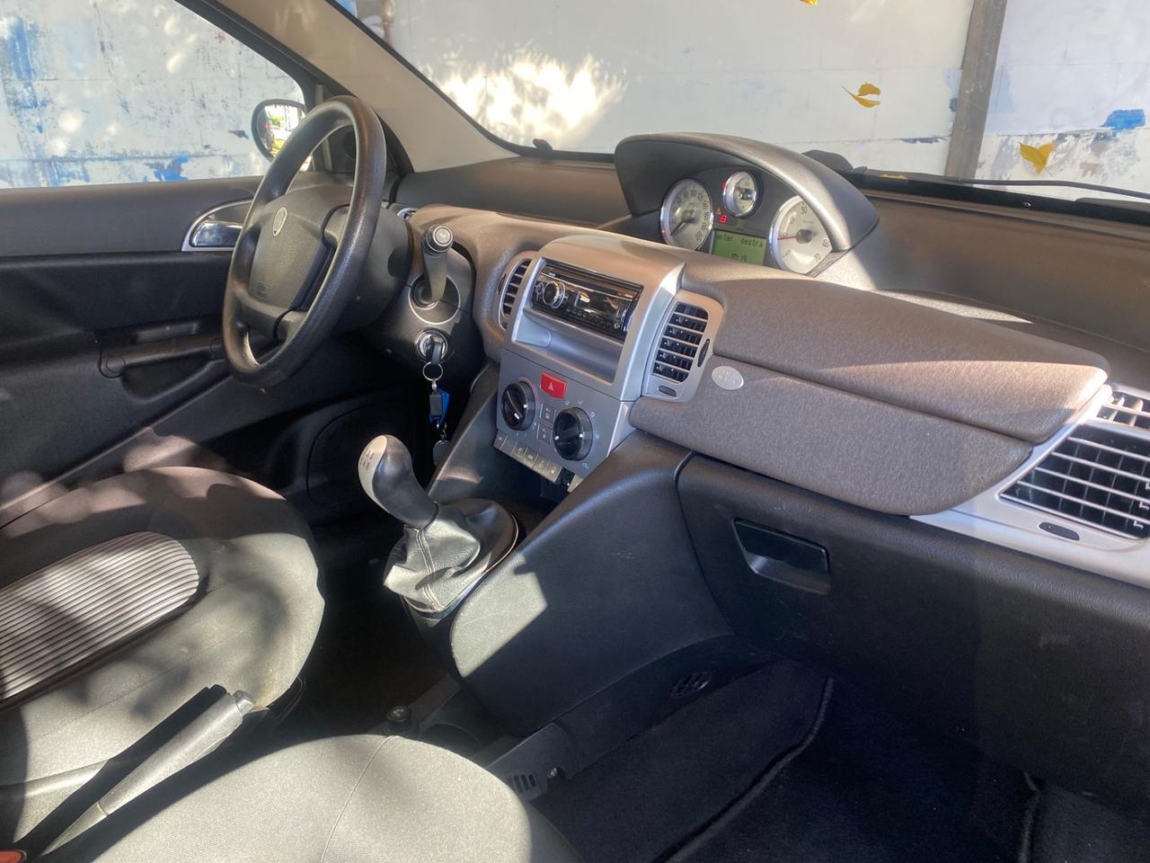 Lancia Ypsilon 1.3 MJT 75 CV Argento